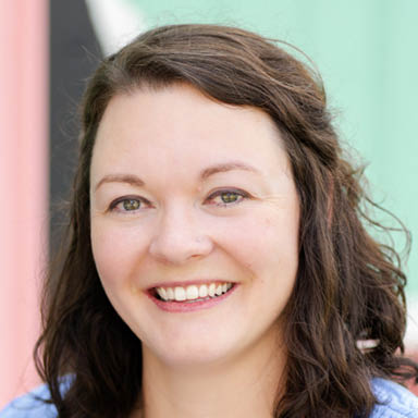 Samantha Brown headshot.