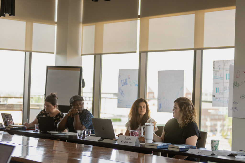 Seminar participants in discussion